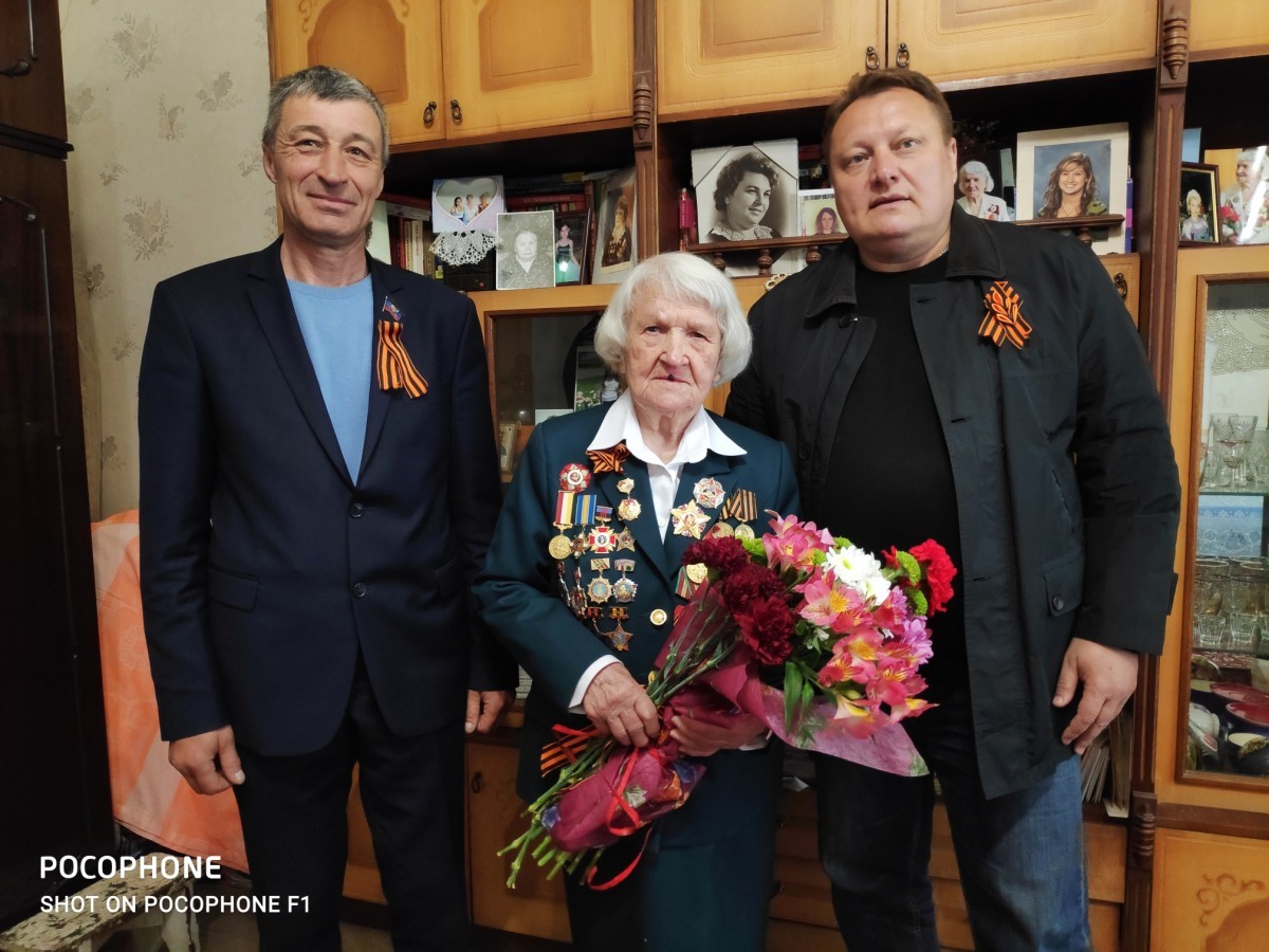 В Киевском районе Донецка прошел парад для одного ветерана