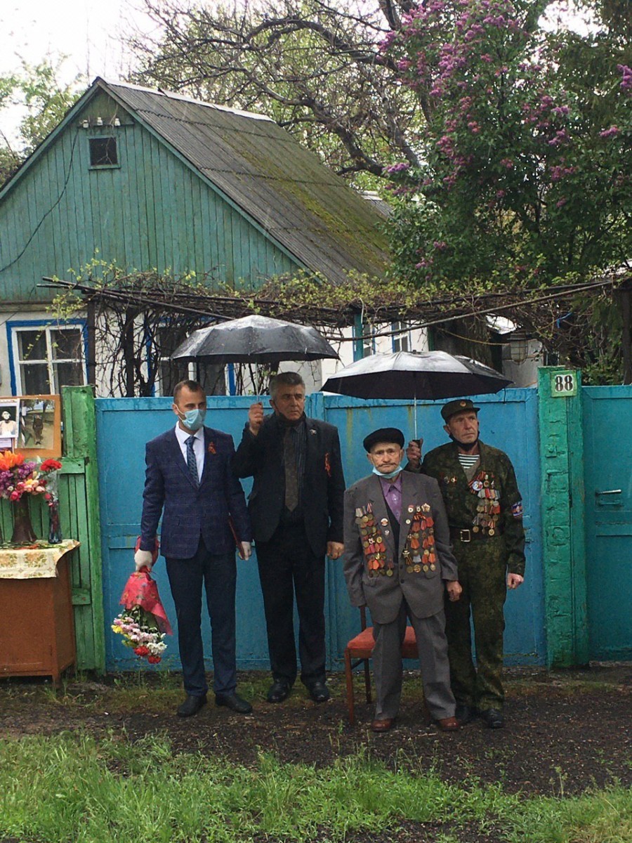 В Горняцком районе Макеевки прошел парад для ветерана Великой Отечественной