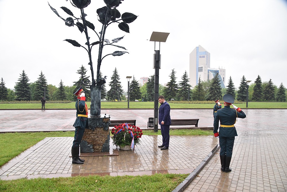 Глава ДНР Денис Пушилин почтил память граждан Республики, погибших в результате украинской агрессии