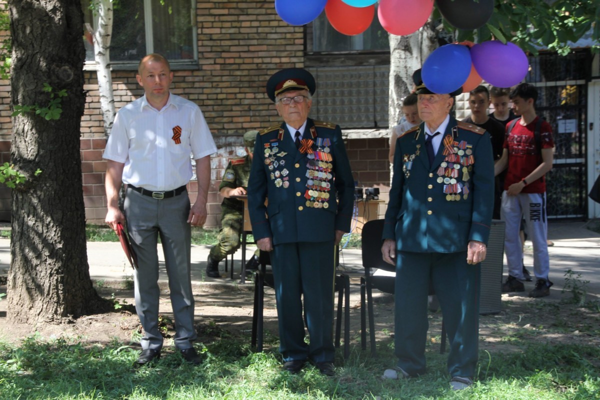 В центре Донецка прошли парады для ветеранов