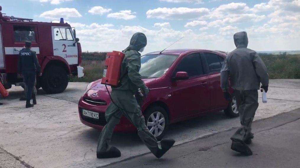 МЧС ДНР осуществляет дезобработку транспортных средств на пункте пропуска «Еленовка»