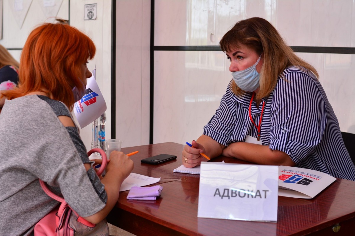 Правомобиль: Жители Тельмановского района получили юридическую помощь
