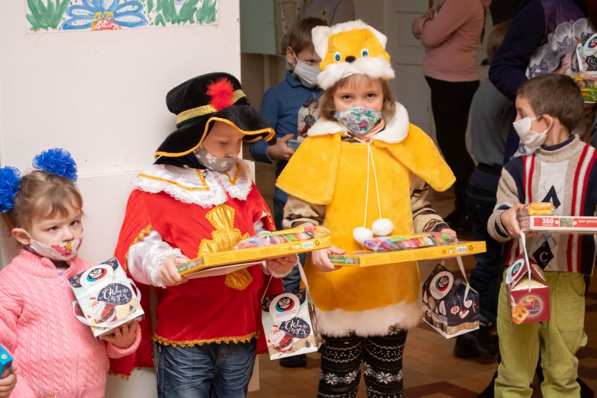 Новогоднее настроение для детей прифронтового города Докучаевска