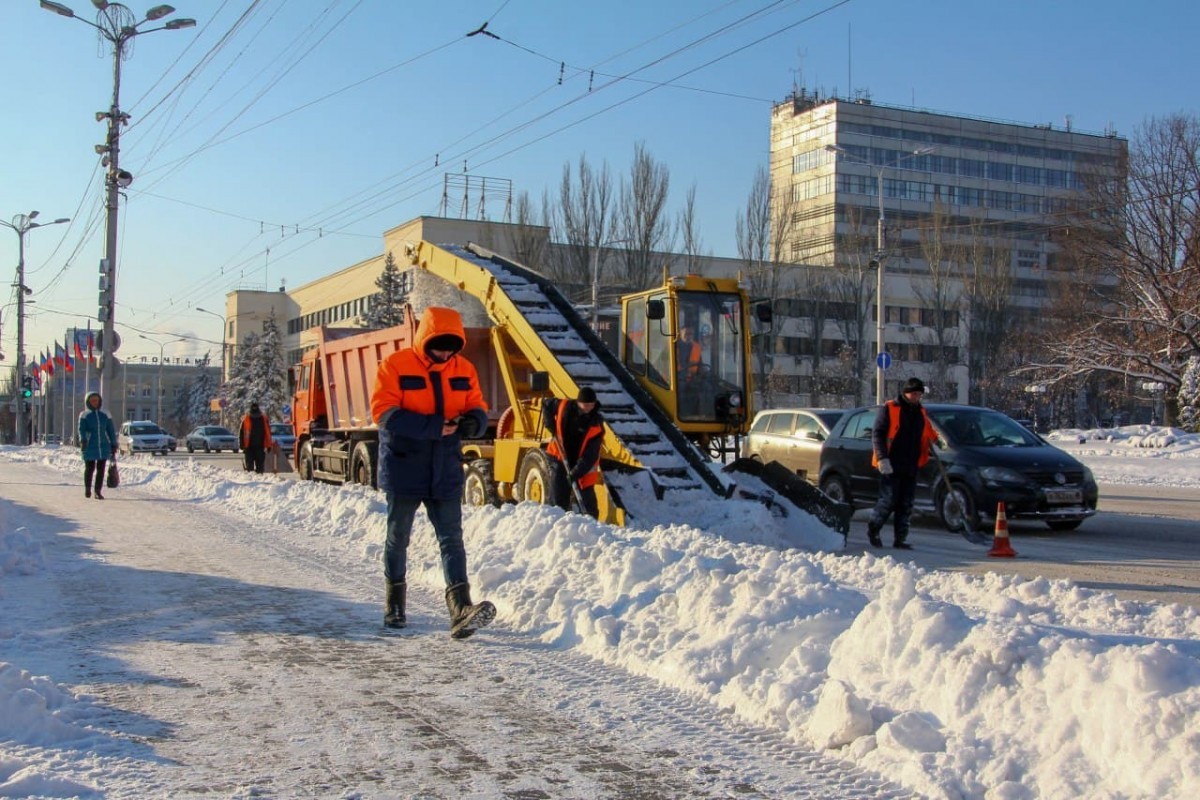 Снег мобилизовал коммунальщиков Республики (фоторепортаж)