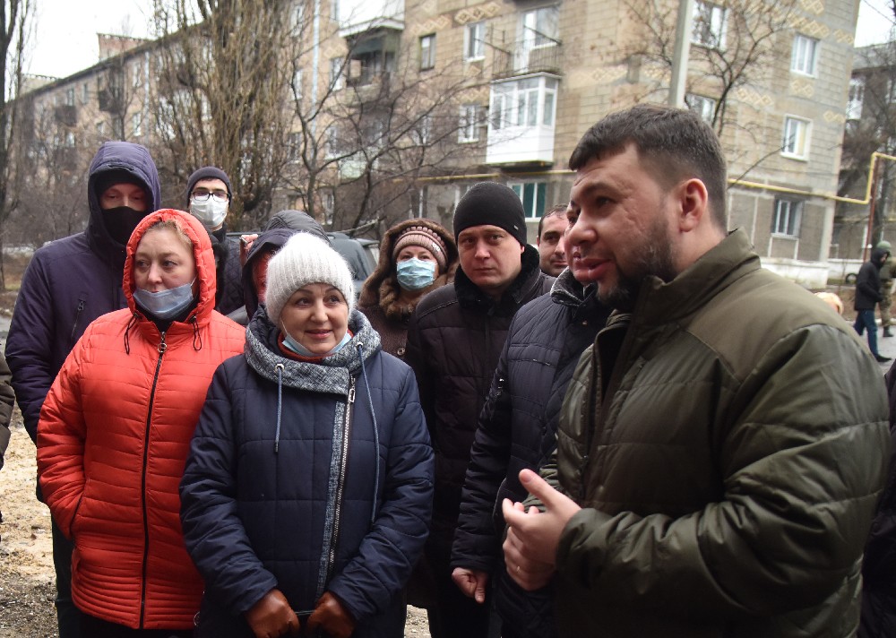 Денис Пушилин посетил объект восстановления в Кировском