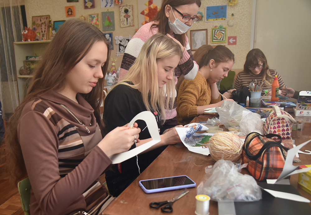 Денис Пушилин проинспектировал процесс восстановления Дома детского и юношеского творчества в поселке Тельманово