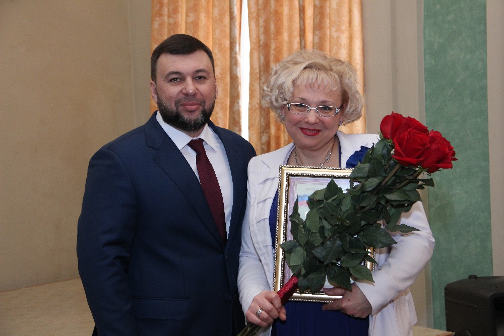Денис Пушилин поздравил женщин Республики с наступающим 8 Марта