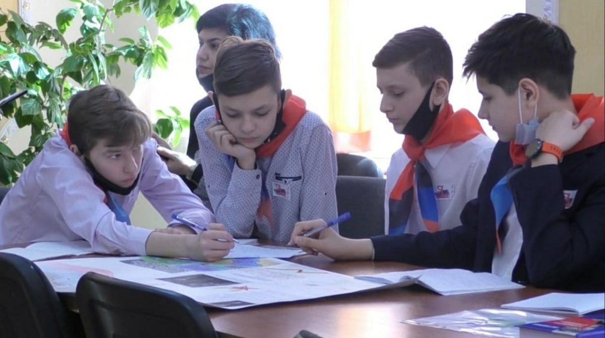 В учебных заведениях Республики отметили День провозглашения ДНР