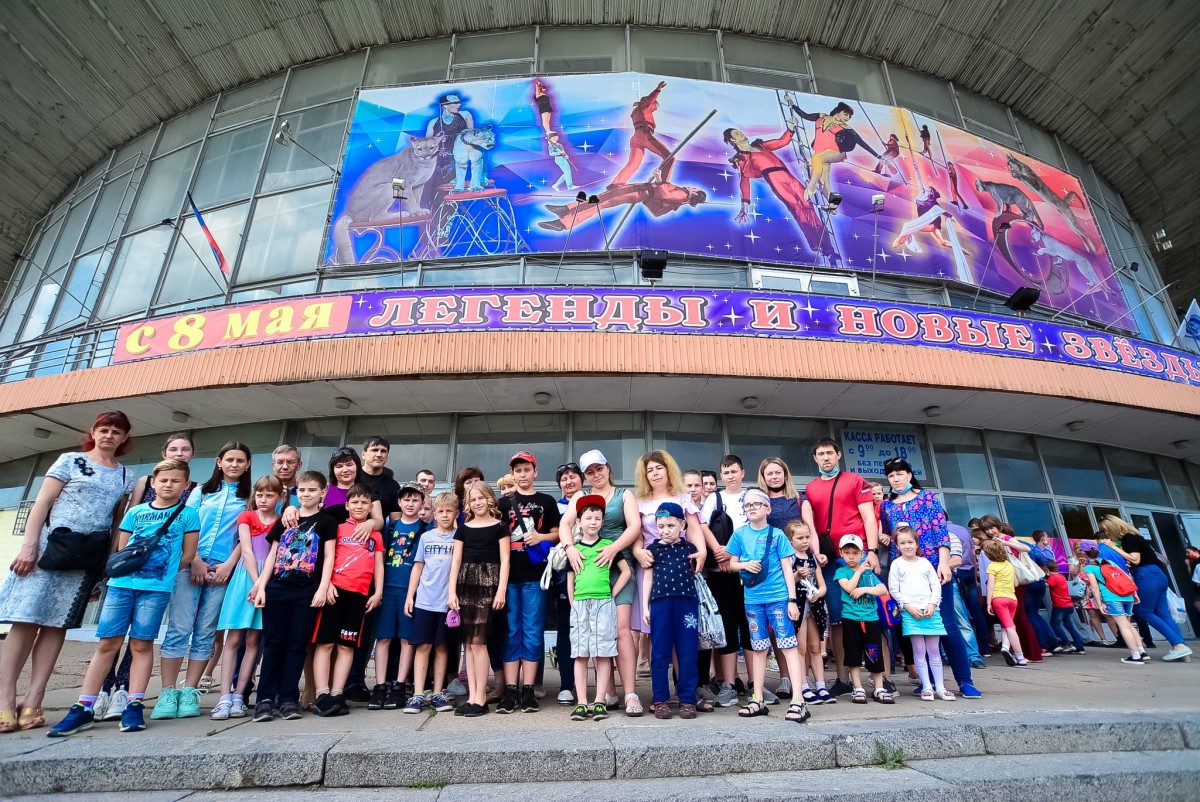 Дети Республики посмотрели представление московских артистов в цирке «Космос»