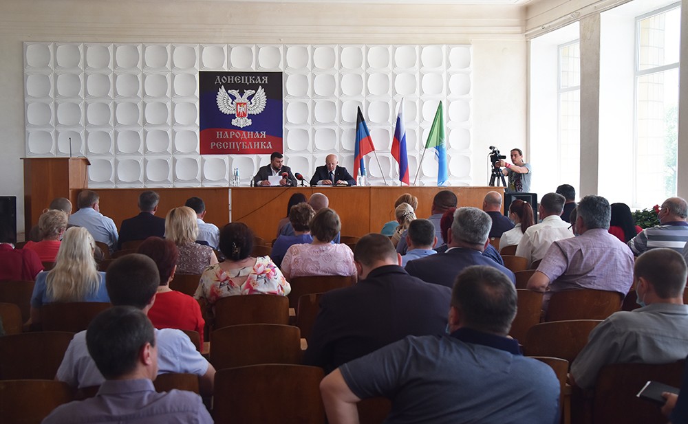 Денис Пушилин провел аппаратное совещание в Новоазовской районной администрации