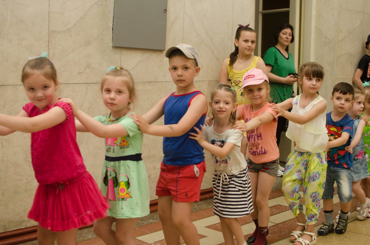 Общественники организовали праздник для детей из Ясиноватой