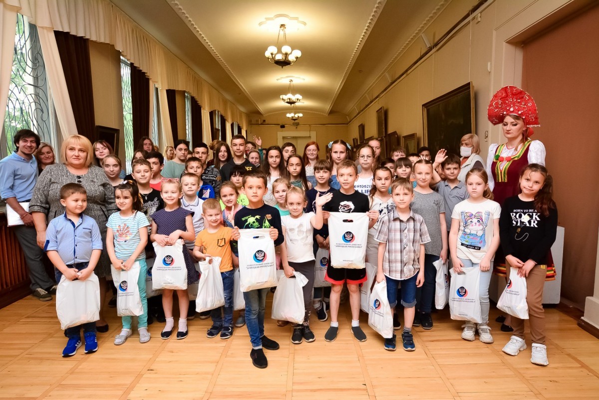 «С Россией в сердце»: дети из прифронтовых районов посетили художественный музей