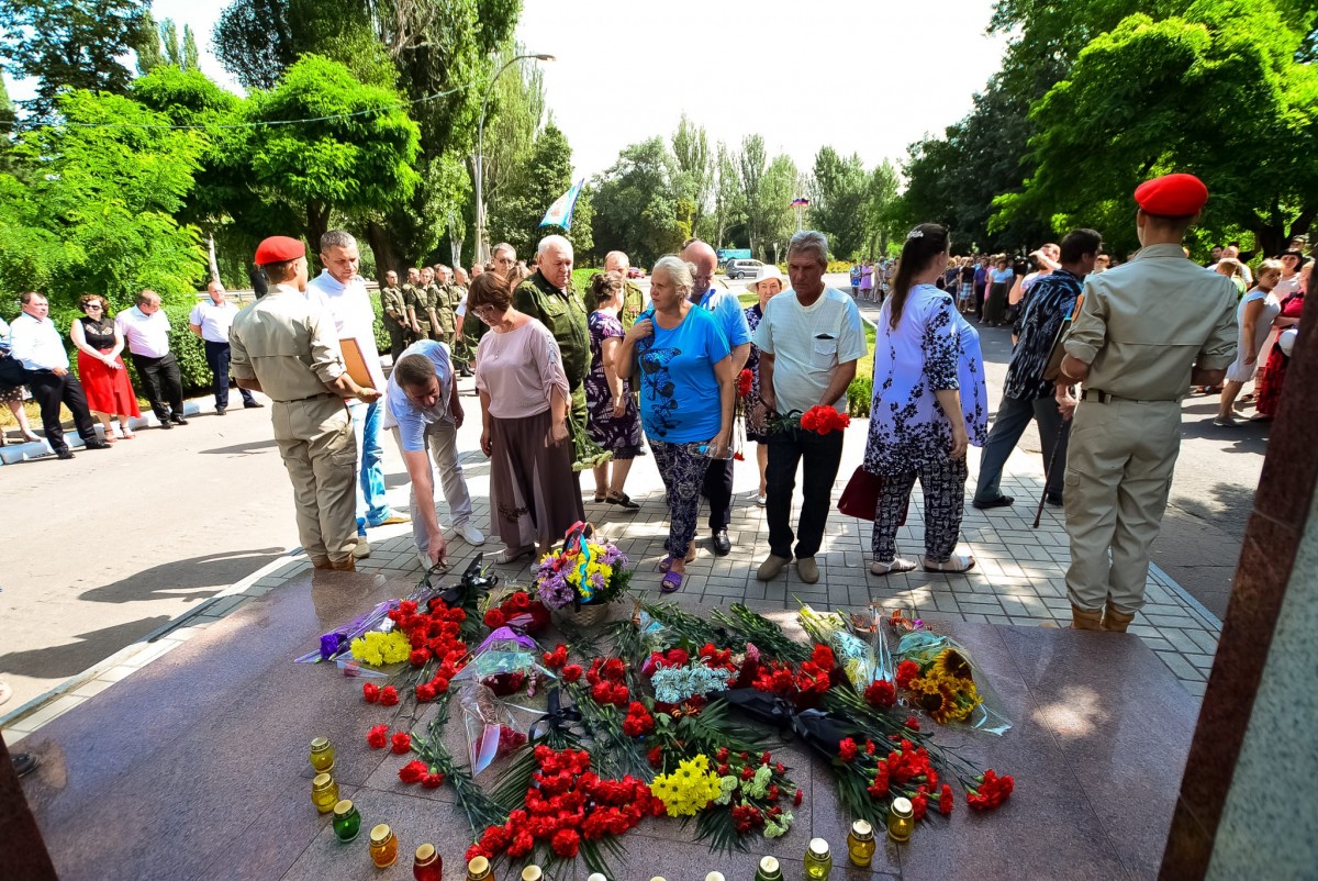 Жители Горловки и Шахтерска почтили память земляков, погибших семь лет назад