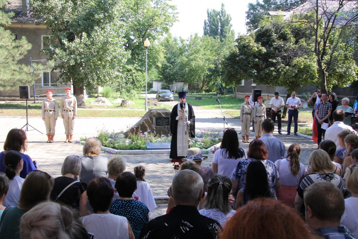 В Харцызске почтили память горожан, погибших в 2014 году