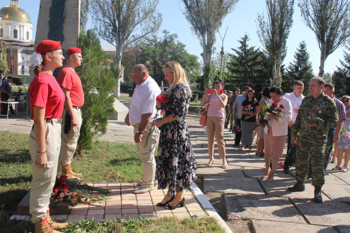 Непокоренные: в Старобешево отметили годовщину освобождения от ВСУ