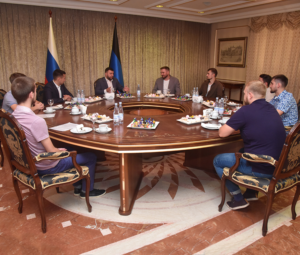 Денис Пушилин встретился с лидерами молодежных организаций ДНР и РФ