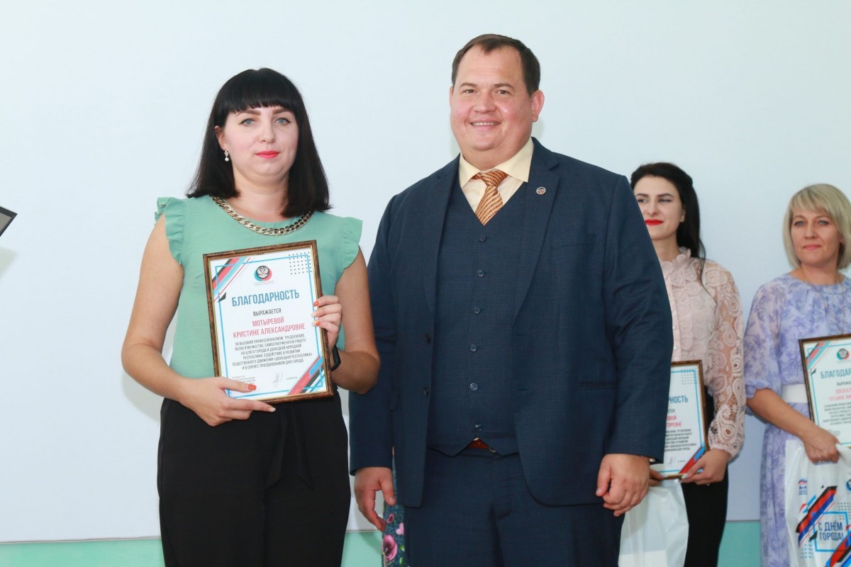 Жители Дебальцево принимают поздравления в честь дня рождения города