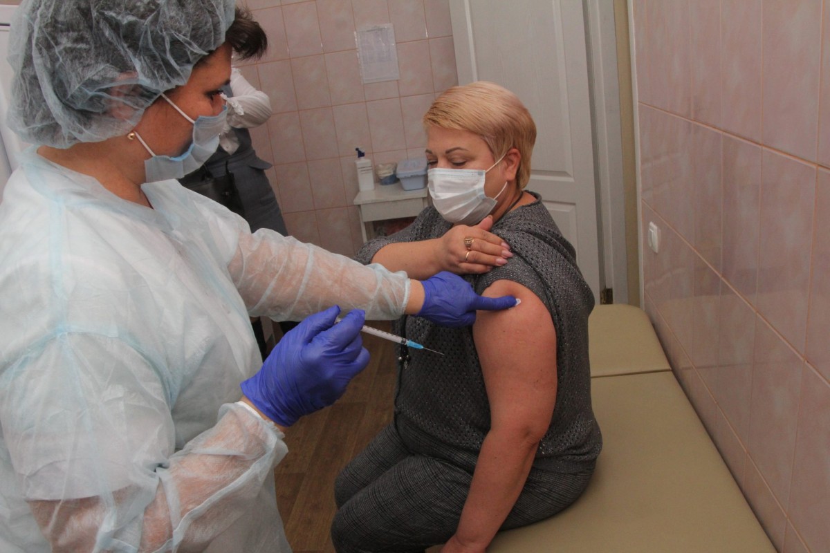 Жители прифронтовой Еленовки вакцинировались от коронавируса
