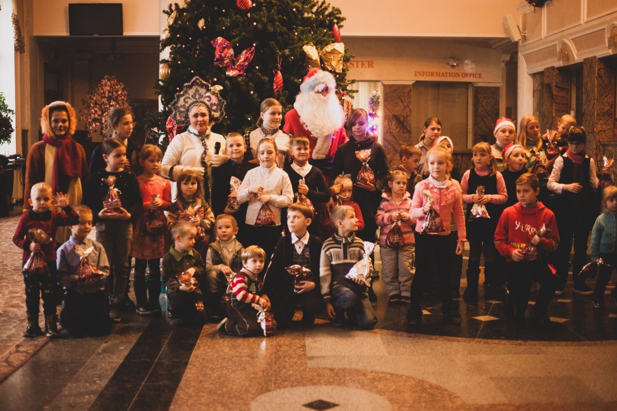 Активисты ОД «ДР» подарили праздник детям прифронтового района Донецка
