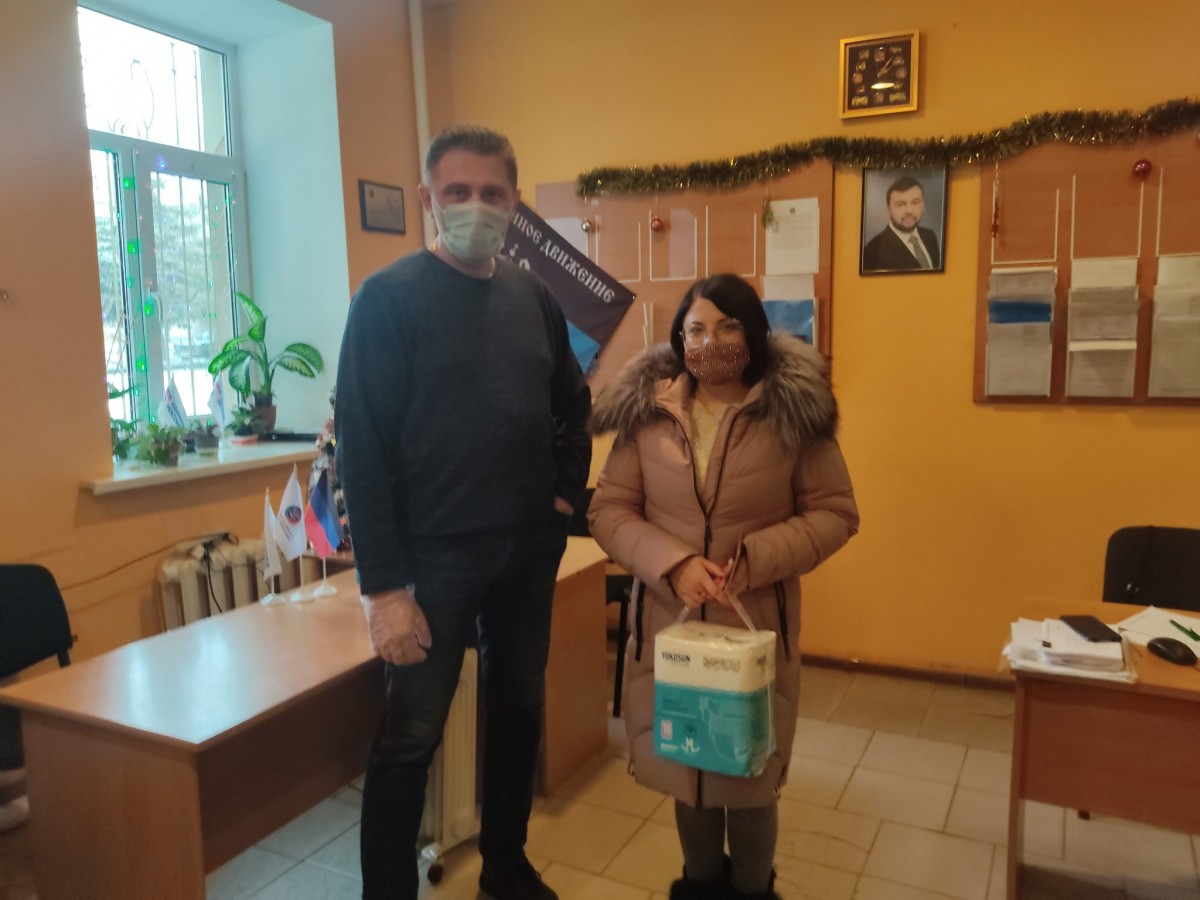 Помощь от общественников получили жители Докучаевска