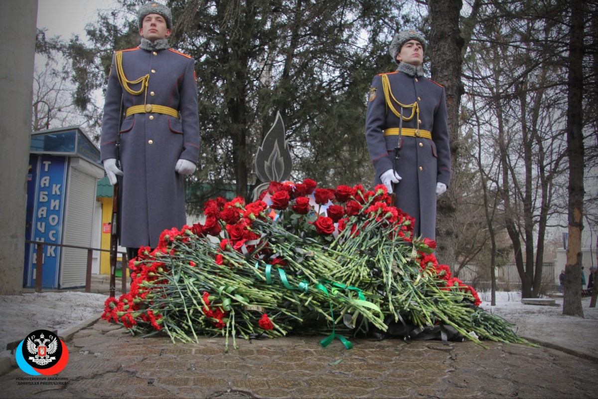 В Донецке почтили память погибших во время обстрела на Боссе