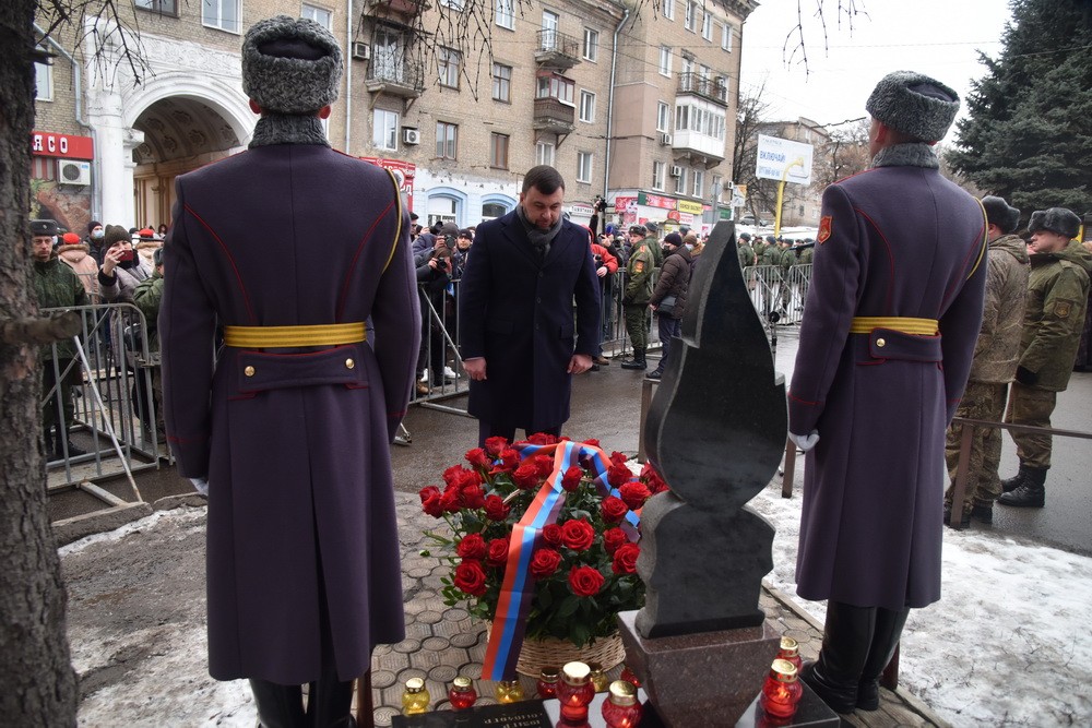 «Эта трагедия еще дальше оттолкнула Донбасс от преступной Украины»: Денис Пушилин почтил память погибших на Боссе