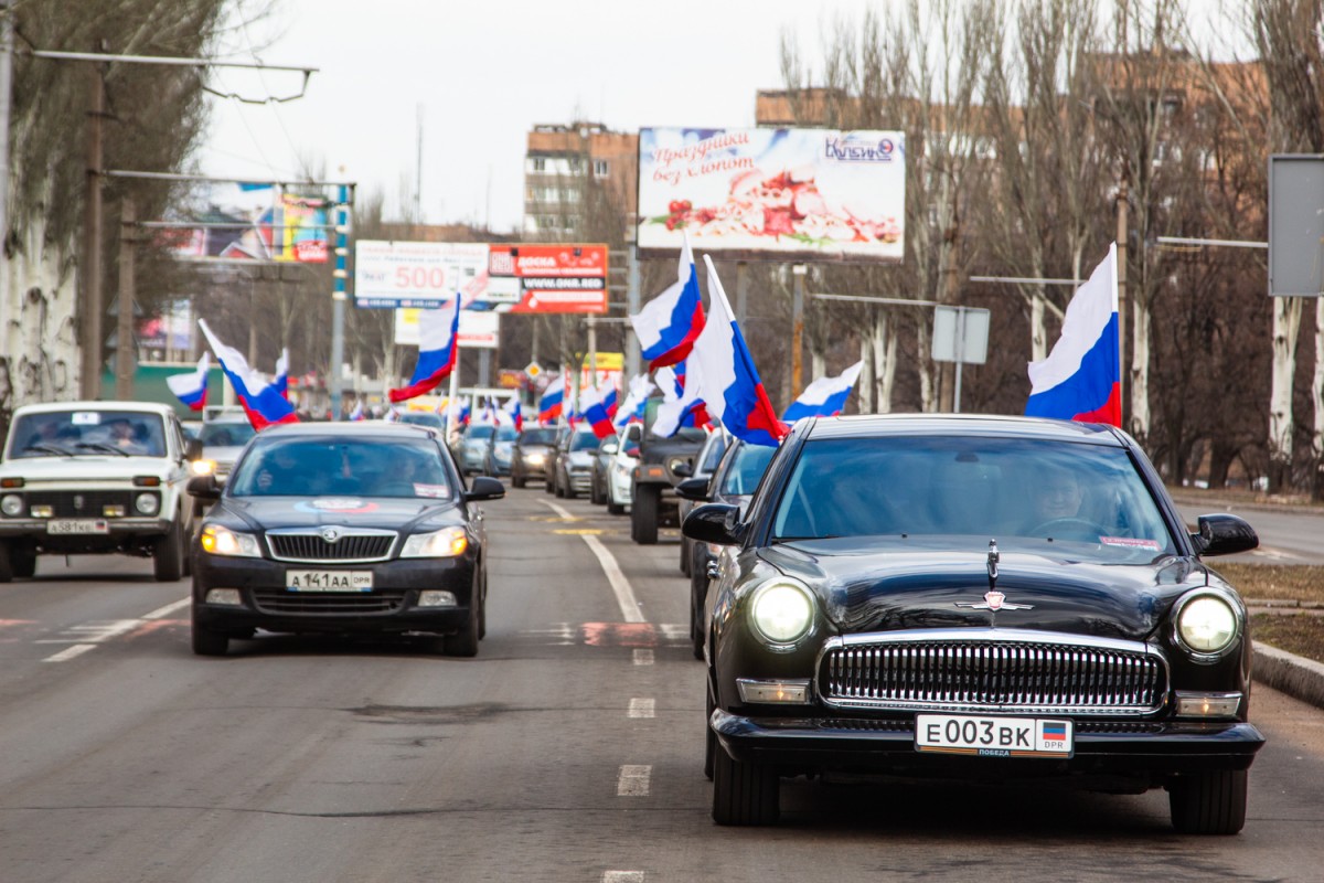 В Донецке состоялся автопробег в честь признания ДНР
