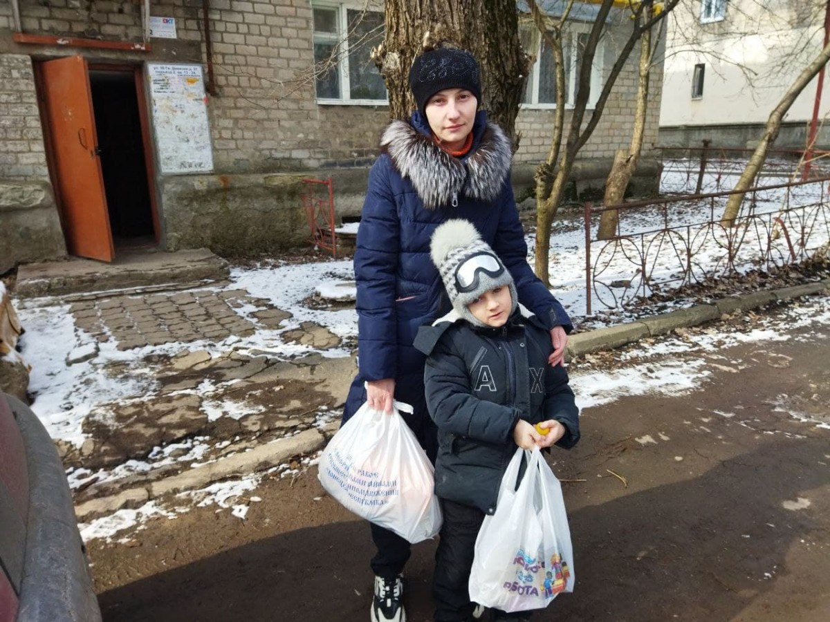 Штаб по прифронту помог жителям Ясиноватой