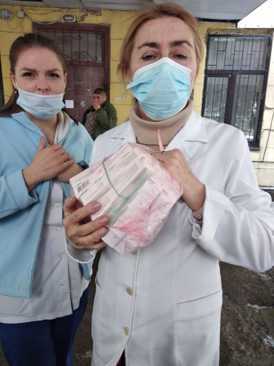 Общественники передали помощь для бойцов ДНР в Республиканский травматологический центр