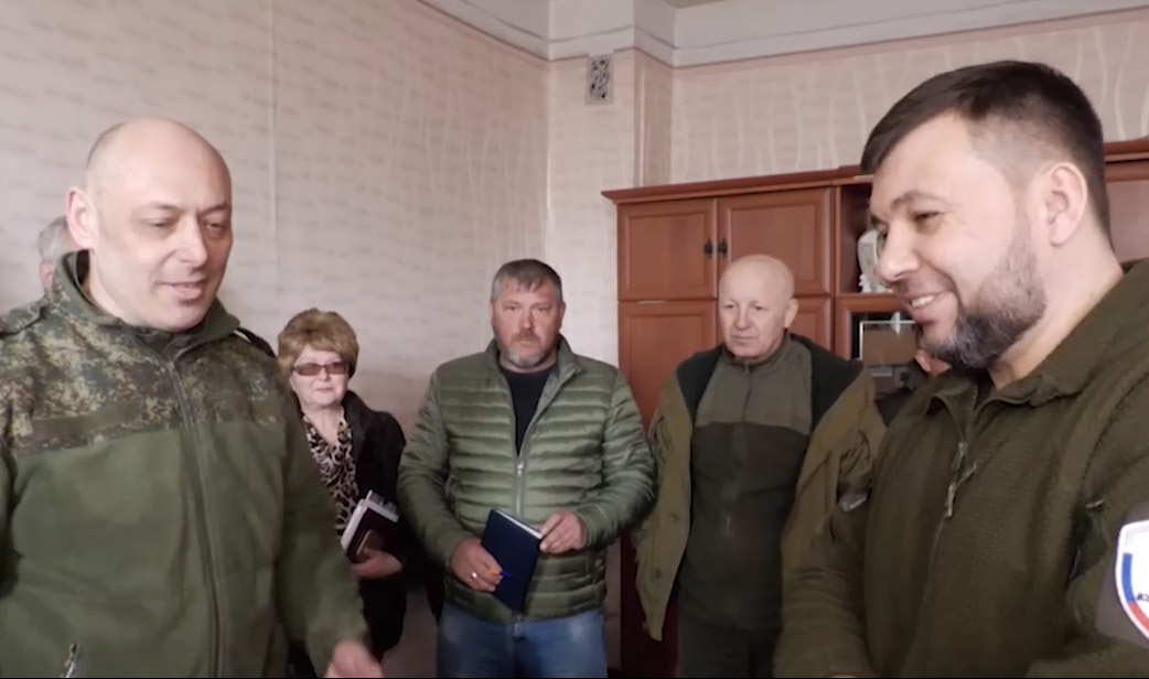 Денис Пушилин встретился с администрацией освобождённого посёлка Сартана