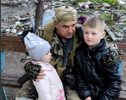 Ангел спасает детей Донбасса