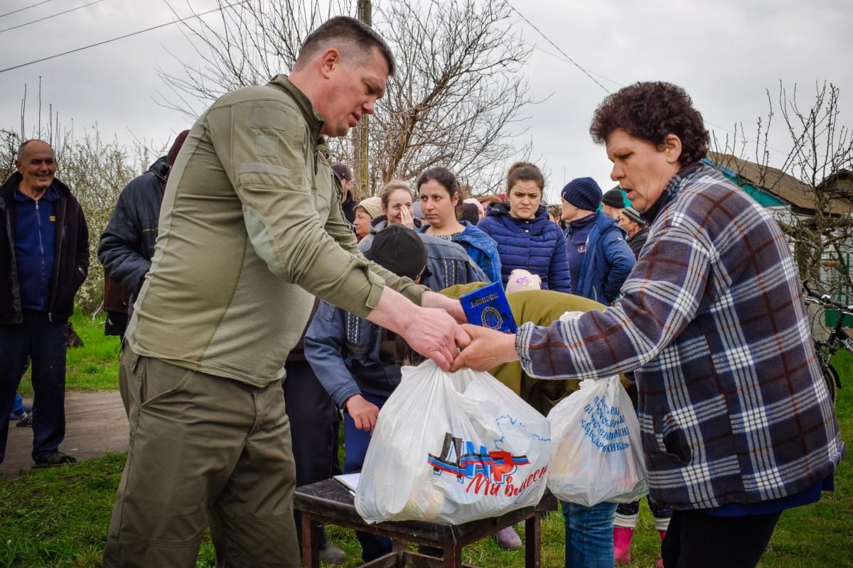 Штаб по прифронту помог жителям Волновахского района Республики