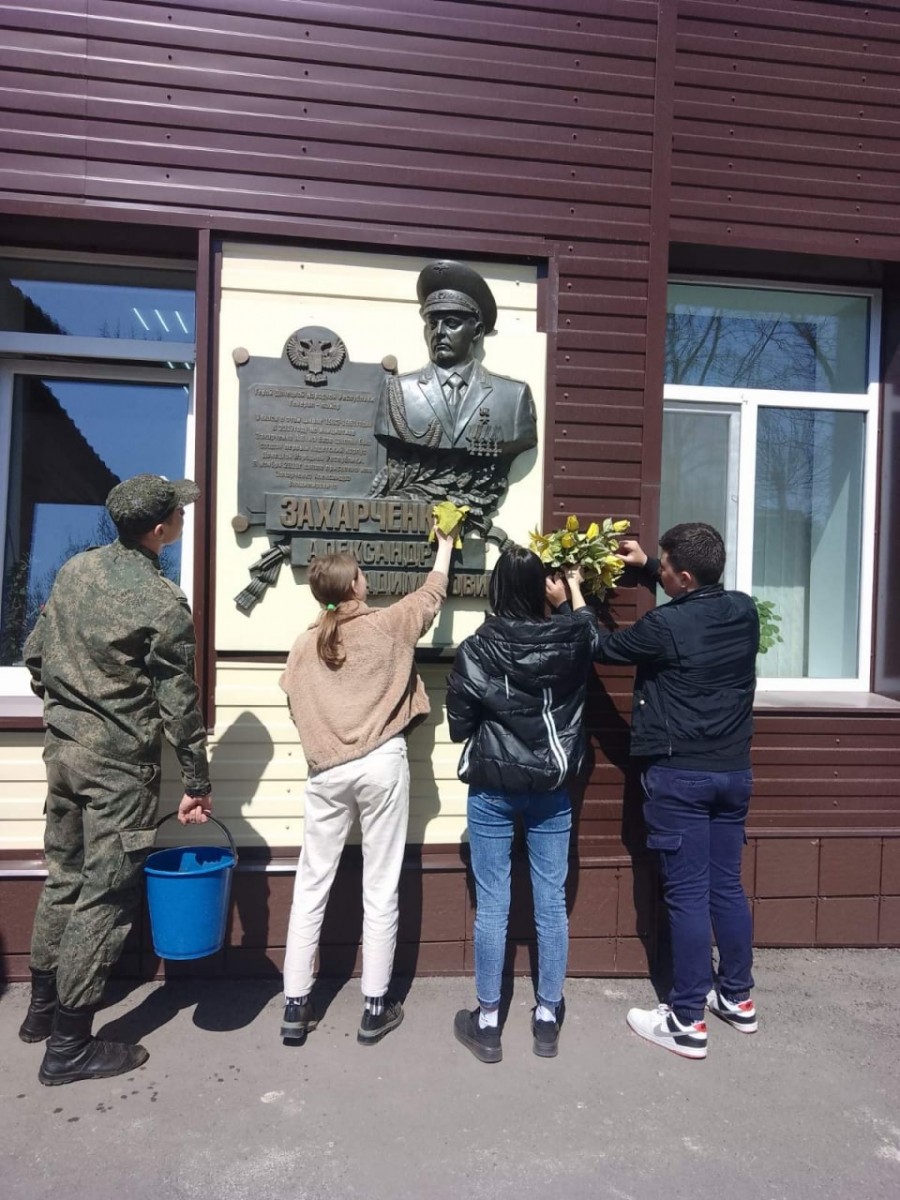 В рамках долгосрочного проекта «Эхо времен» в Калининском районе г. Донецка состоялась акция «Чистый обелиск»