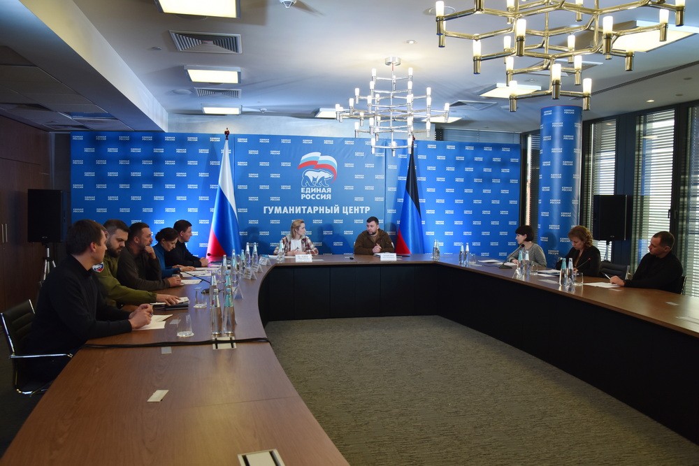 Денис Пушилин провел встречу с российской делегацией по вопросам защиты детей