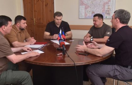 Денис Пушилин и Василий Орлов обсудили вопросы сотрудничества между Амвросиевским районом и Амурской областью