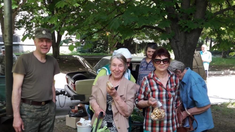 Общественники организовали выездную кухню для жителей Мироновского