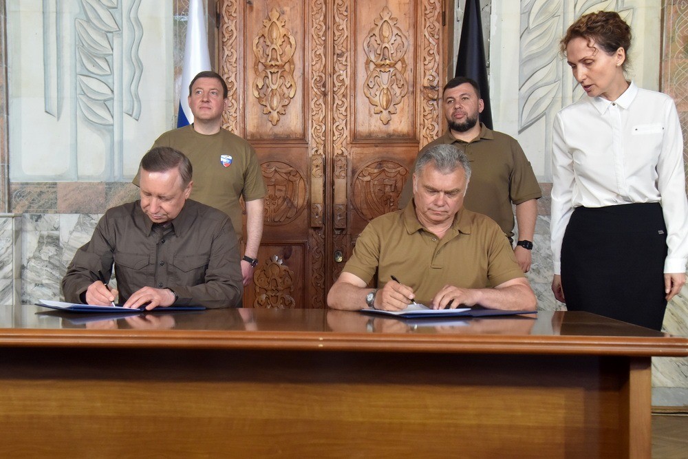 Денис Пушилин принял участие в церемонии подписания соглашения о побратимстве между Мариуполем и Санкт-Петербургом