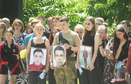 Донецк простился с погибшими активистами «Молодой Республики»