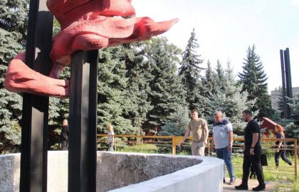 Денис Пушилин обсудил с Николаем Овсиенко возможность реконструкции мемориала жертвам фашизма на шахте 4/4-бис
