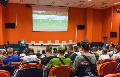 Смотрим футбол вместе: активисты ОД «ДР» поддержали юношескую сборную ДНР