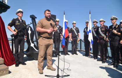 Денис Пушилин принял участие в церемонии открытия мемориальной доски морякам-новороссийцам, участвовавшим в освобождении Мариуполя