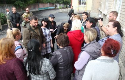 Денис Пушилин посетил одну из школ Иловайска и ответил на вопросы жителей города