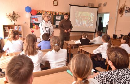 Денис Пушилин посетил одну из школ Старобешевского района, отремонтированную Республикой Бурятия