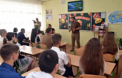 «Моя история»: Денис Пушилин и Андрей Турчак приняли участие в открытом уроке для выпускного класса Шахтерской гимназии
