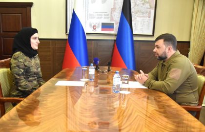 Денис Пушилин наградил министра культуры Чеченской Республики Айшат Кадырову орденом Дружбы