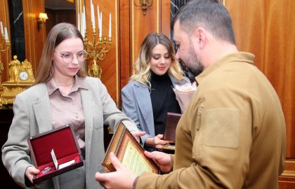Денис Пушилин присвоил звание заслуженного артиста ДНР Маргарите Лисовиной и Наталье Качуре