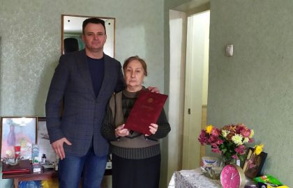 Представители местного отделения ОД «ДР» Ленинского района Донецка поздравили Екатерину Павловну с Днем рождения