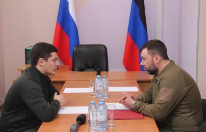 Денис Пушилин обсудил с  Дмитрием Артюховым вопросы восстановления Волновахи