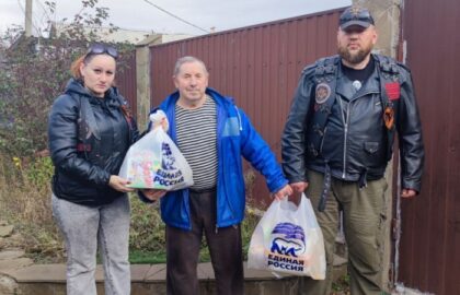 Волонтёры и общественники доставили гуманитарную помощь жителям прифронтовых районов Донецка
