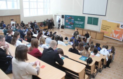 Денис Пушилин провел «Диалог на равных» с участниками образовательного форума «Вверх»